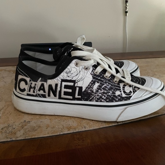 Authentic Chanel sneakers 8.5/w box - Picture 2 of 6